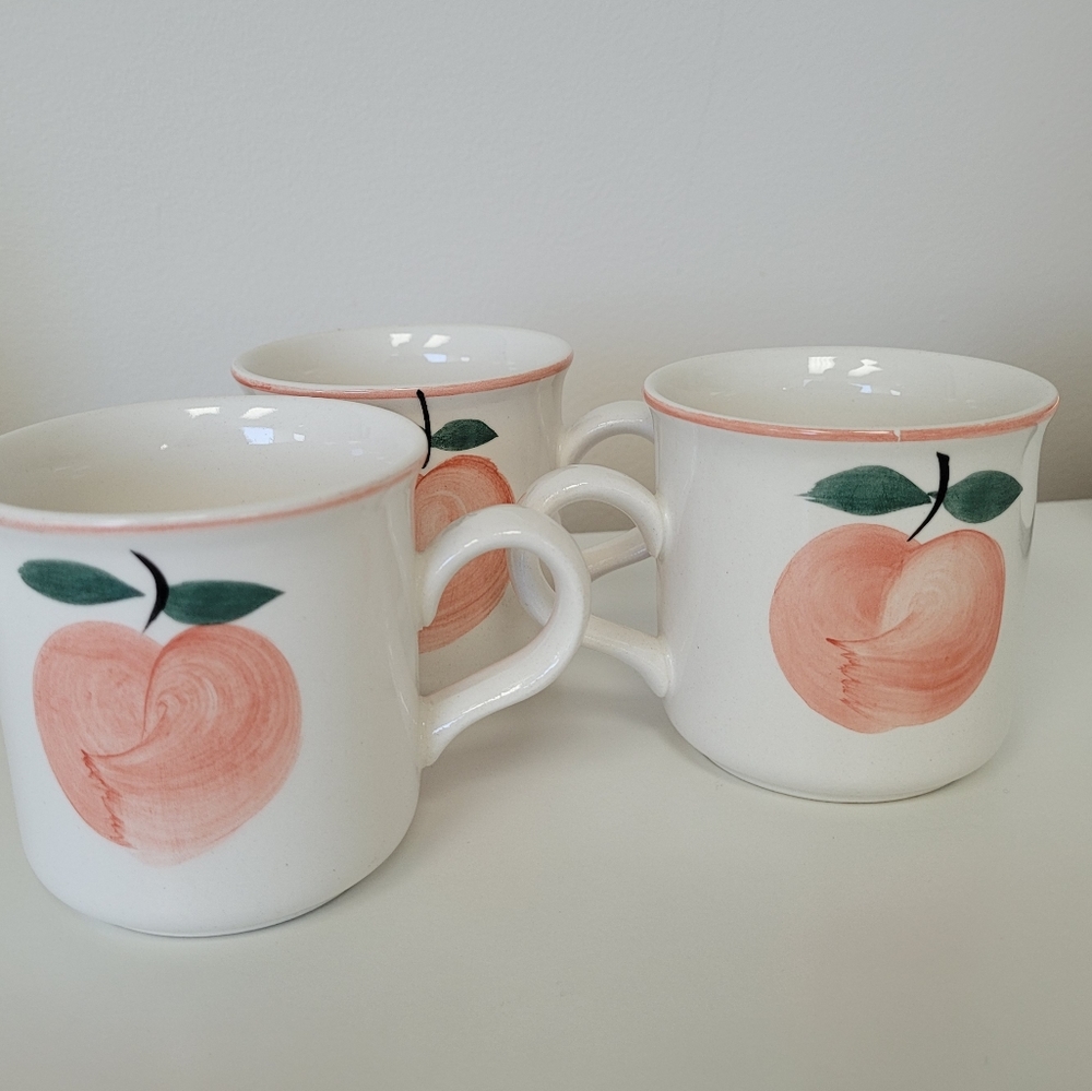 Adorable peach print mugs